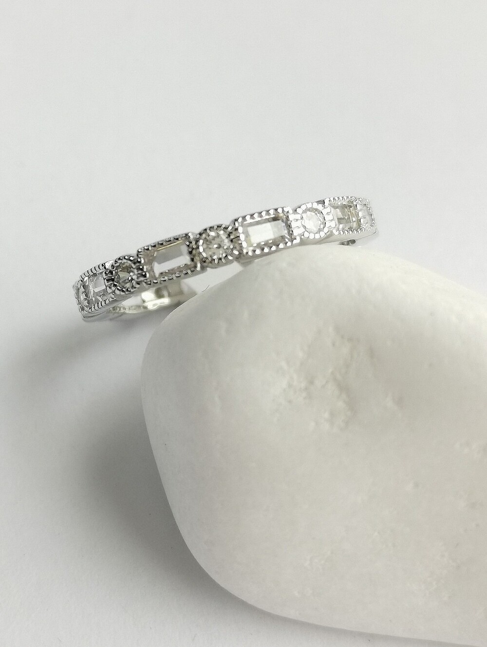 Sterling Silver .9 cts White Sapphire Eternity stacking ring size 7 🆕